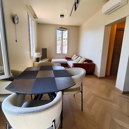 28 Av J-richepin Appartamento